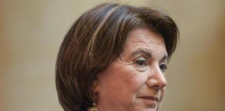 Fecondazione, Roccella: “Cancellare il papà non è un progresso”
