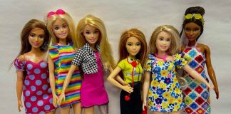 Barbie scende dai tacchi, così è cambiata dal 1959 ad oggi