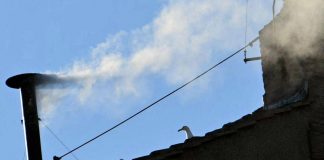 Conclave, la fumata è bianca: la Chiesa ha un nuovo Papa