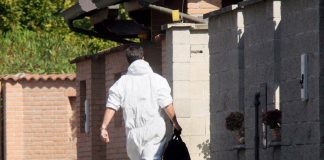 Caso Garlasco, rischio contaminazione sulle impronte rilevate con polveri e adesivi