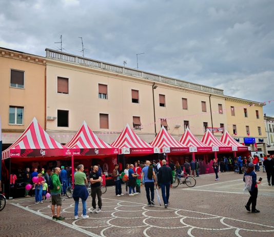 Giro a Viadana: organizzazione impeccabile, la festa invade le piazze e le strade