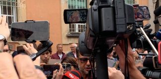 Caso Garlasco, Corona show davanti alla procura di Pavia