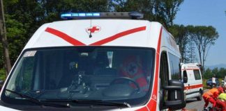 Incidente a Lucca, scooter travolto da un’auto a Capannori: muore ragazza di 17 anni