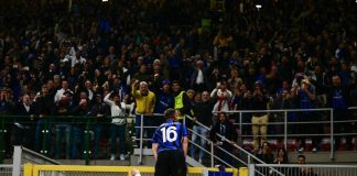 Inter-Barcellona, arresto cardiaco a San Siro per un tifoso: “Defibrillato 4 volte”