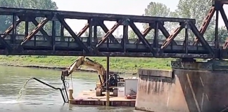 Locomotiva nell’Oglio, prosegue dragaggio, ma per il recupero si attende la secca