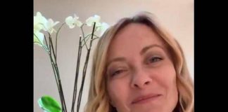 Festa della mamma, il messaggio di Meloni: “Essere madre sfida più straordinaria”