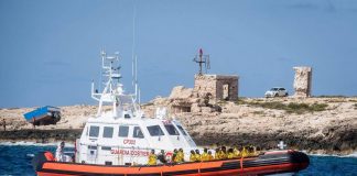 Migranti, recuperati in mare a Lampedusa tre corpi: due sono bambini