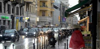 Niente caldo africano e tanta pioggia, sole solo nel weekend: le previsioni meteo