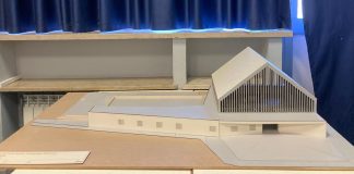 I futuri architetti della Sapienza studiano il modello della nuova chiesa di Pegognaga