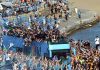Scudetto del Napoli, festa sul lungomare: bus sfilano tra migliaia di tifosi