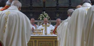 Papa Leone XIV, prima omelia: “Chi crede deriso, a fede si preferisce denaro e successo” – Video
