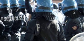Dl sicurezza, tensioni a protesta Roma: manifestanti contro sbarramento agenti