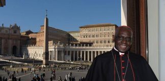 Elezione nuovo Papa, via al Conclave: chi è Robert Sarah