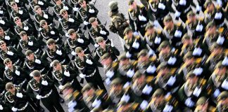 Russia, al via parata per Giorno Vittoria. Putin: “Tutto il Paese sostiene offensiva in Ucraina”
