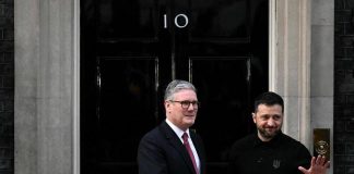 Ucraina, Londra vara 100 nuove sanzioni contro la Russia. Nuovo pacchetto dall’Ue