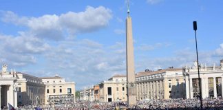 Zelensky domani alla messa di insediamento di Papa Leone XIV