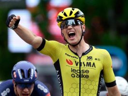 Giro d’Italia 2025, Kooij vince in volata a Viadana. Del Toro ancora rosa