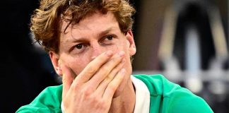 Sinner battuto in finale infinita al Roland Garros, Alcaraz trionfa al quinto set