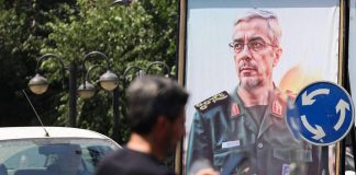 Iran spegne WhatsApp e Telegram: “Israele li usa per uccidere”