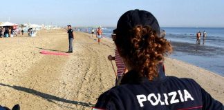 Caserta, accoltellato a morte in spiaggia: in manette 18enne