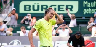 Zverev, imprevisto ad Halle: interrompe il match con Cobolli e corre in bagno – Il video