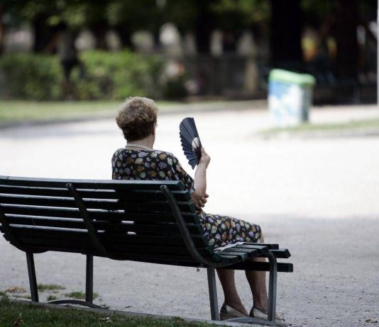 Mantova, caldo: 50 richieste di aiuto al Comune. Club Tre Età rafforza i servizi