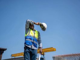 Caldo, Lombardia vieta lavoro al sole nel primo pomeriggio in agricoltura e cantieri