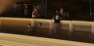 Allarme a Roma, due giovani sul cornicione in pieno centro