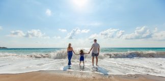 Vacanze con i figli (e i nonni): consigli utili per un’estate serena in famiglia