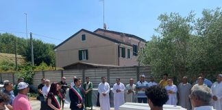 Una bara bianca, un gesto di coraggio: il sacrificio di Aymane commuove due comunità