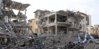 Israele-Iran, attacchi incrociati: colpito quartiere di Khamenei, morti a Tel Aviv