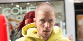 Justin Bieber, lo scontro con i paparazzi e lo sfogo sui social: “So di essere rotto”