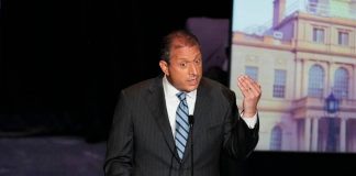 New York, agenti Ice arrestano candidato sindaco democratico