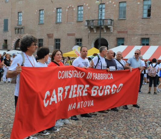 Minciomarcia 2013-14: tra i tanti volti sorridenti sfilano gli operai della Burgo