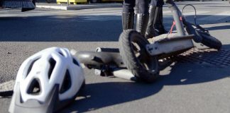 Auto contro monopattino a incrocio, morto 26enne a Milano