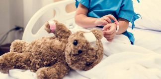 Bambina in fin di vita per il morbillo, Bassetti: “Bisogna tornare a parlare di vaccini”