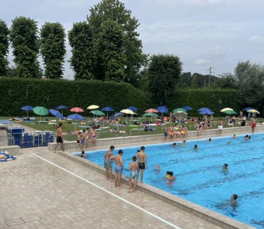 Morte del piccolo Leonardo in piscina, chiesto il processo per otto persone