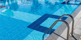 Bimbi intossicati in piscina, indagato il titolare del centro sportivo alla Borghesiana