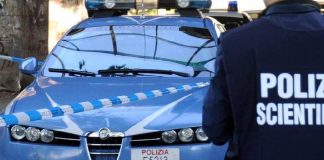 Bologna, due uomini uccisi in casa con coltellate alla gola e all’addome: è giallo