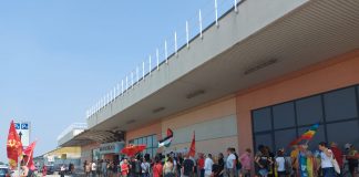 Montichiari, sciopero dei lavoratori contro il transito di armi: “No militarizzazione degli aeroporti civili”