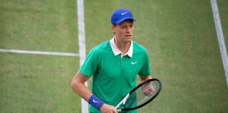 Sinner verso l’esordio a Wimbledon: quando giocherà Jannik