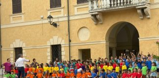 Ostiglia: pensieri e canzoni di pace e amore nella festa dei bimbi delle materne