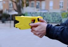 Via libera in Regione Lombardia alla mozione per estendere l’uso del taser