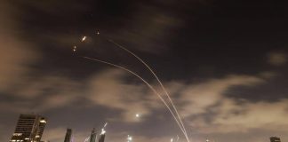 Iran attacca Israele con missili ipersonici. Khamenei: “La battaglia ha inizio”