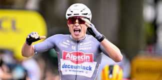 Philipsen vince la prima tappa del Tour, Ganna ritirato