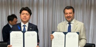 Salvini in Giappone firma accordo di cooperazione sui ponti