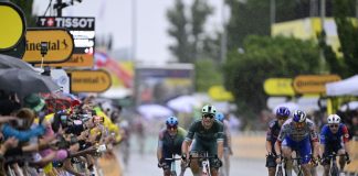 Secondo timbro al Tour per Milan, sprint vincente nella 17^ tappa