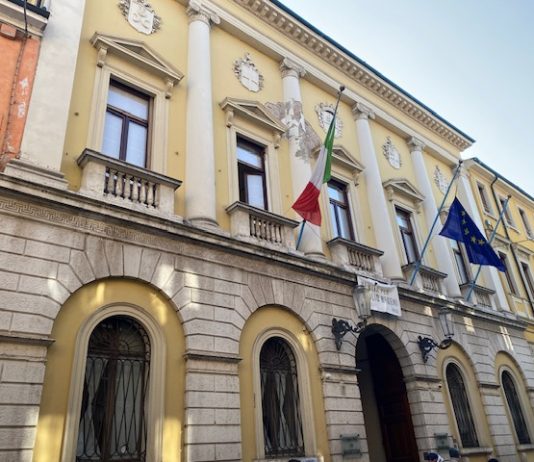 Mantova, quartieri più luminosi: otto punti luce in via Asola, tre in via Paglia