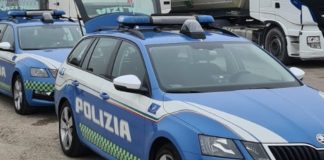 Rubano autocarro e tentano di rivenderlo a ignaro acquirente: scatta il sequestro