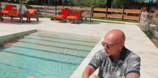 Alfonso Signorini a bordo piscina con Carlo Nordio: “Sorprese d’estate”